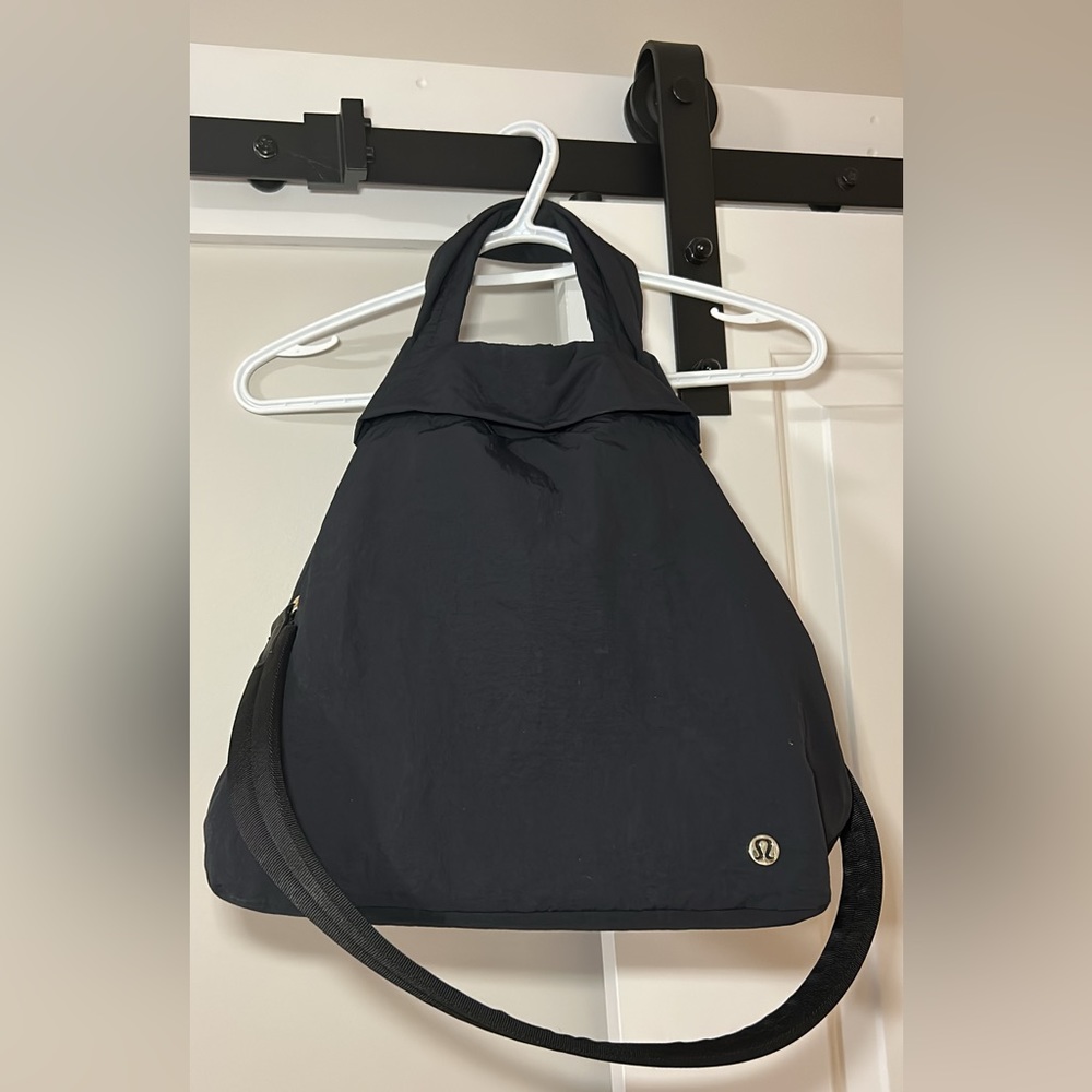 Lululemon 19L on my level bag great condition